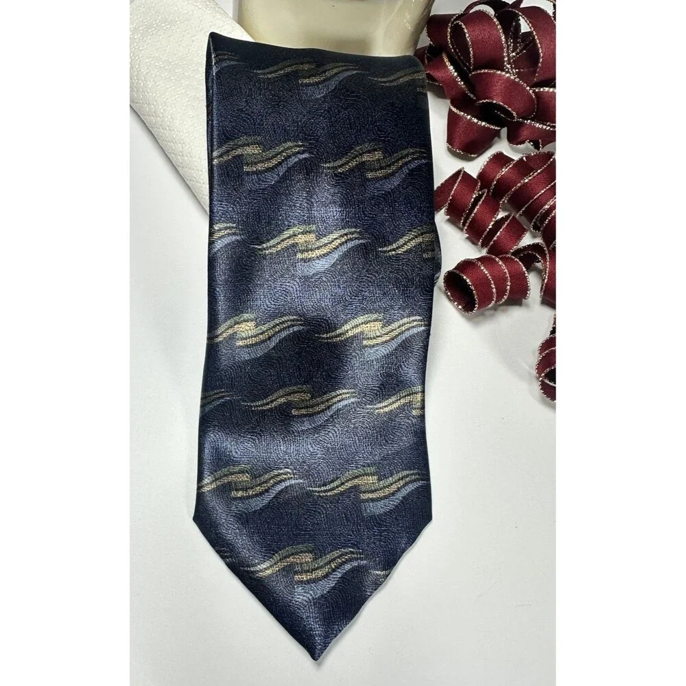 Vintage Towncraft Navy Blue Gold Wavy Pattern Tie Made in USA 100% Polyester